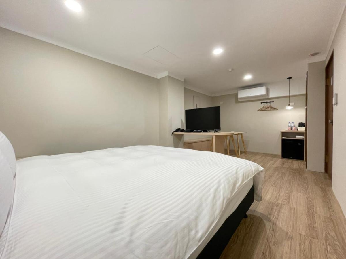 Yoshi Hotel - Tainan Station Branch Exterior foto