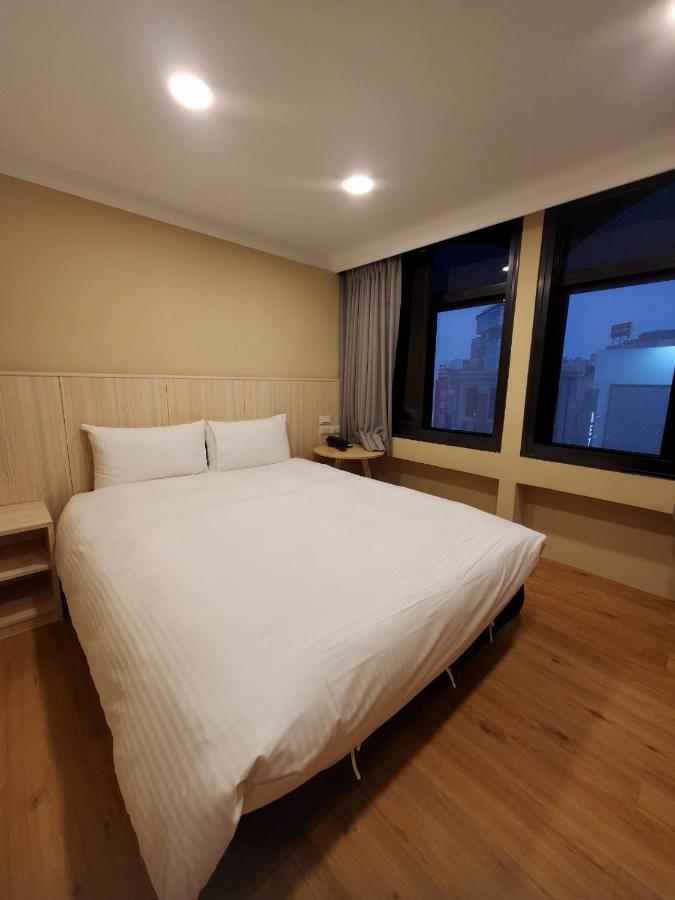 Yoshi Hotel - Tainan Station Branch Exterior foto